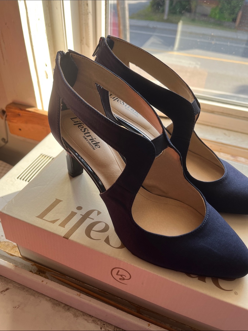 Life Stride Navy Cutout Mary Jane Pumps